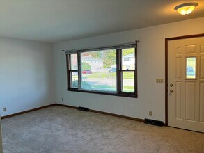 37 W Klubertanz Dr in Sun Prairie, WI - Building Photo - Building Photo