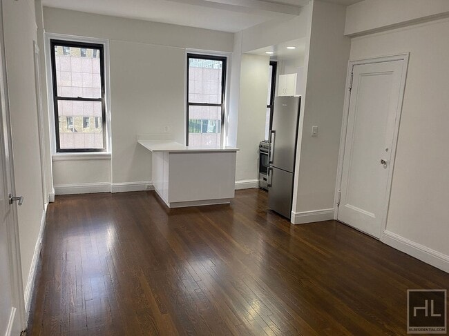 EAST 46 STREET, Unit 4M
