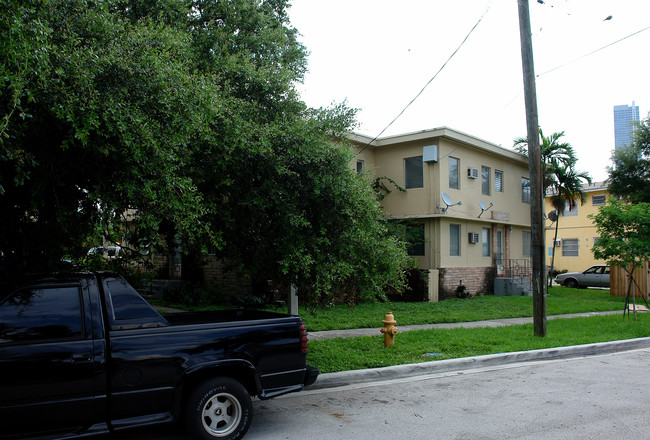 350 SW 15th Rd in Miami, FL - Building Photo - Building Photo