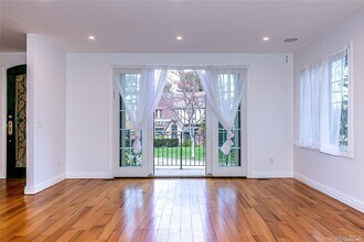 2 Avalon Rd in Great Neck, NY - Building Photo - Building Photo