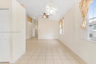 7620 S Aragon Blvd in Sunrise, FL - Building Photo - Building Photo