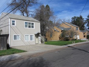 Lochbrae Apartments in Sacramento, CA - Building Photo - Building Photo