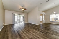 1111 Hardwood Dr in Valrico, FL - Building Photo - Building Photo