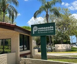 14421 N Kendall Dr in Miami, FL - Building Photo