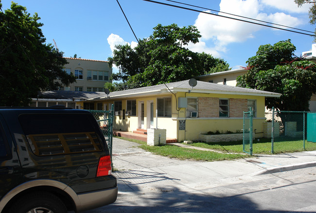 470 NE 25th St in Miami, FL - Building Photo - Building Photo