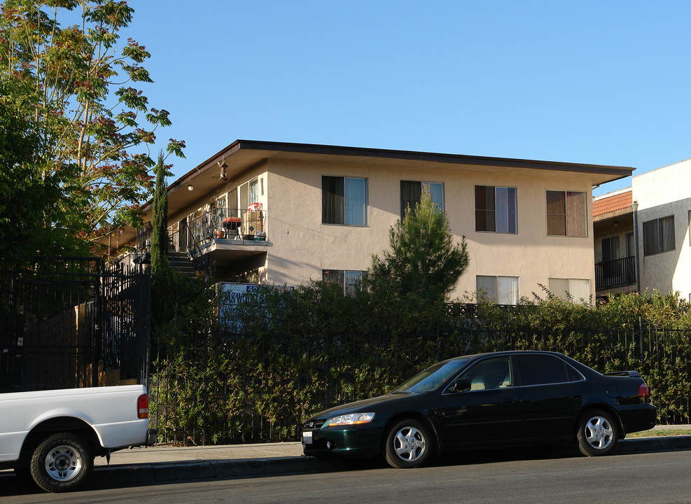 Oakwood Gardens in Los Angeles, CA - Building Photo