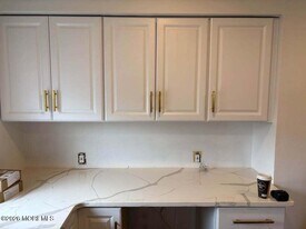 14 Main St in Farmingdale, NJ - Building Photo