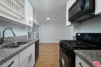 2636 Kansas Ave in Santa Monica, CA - Building Photo - Building Photo