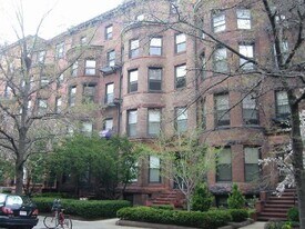 35 Bay State Rd, Unit 1F in Boston, MA - Building Photo