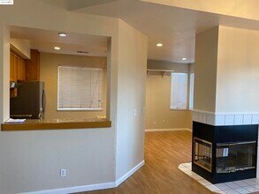 5239 Woodside Way in Antioch, CA - Building Photo - Building Photo