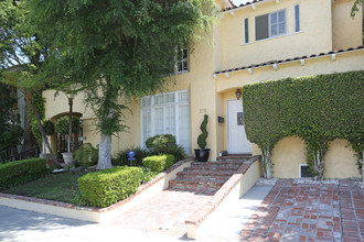 214-218 S Lasky Dr in Beverly Hills, CA - Building Photo - Building Photo