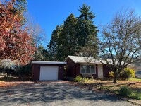 333 57th St in Springfield, OR - Foto de edificio - Building Photo