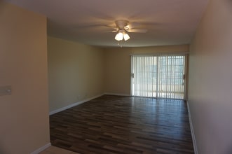 9 Golfs Edge in West Palm Beach, FL - Building Photo - Building Photo