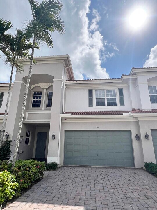 44 Lancaster Rd in Boynton Beach, FL - Building Photo