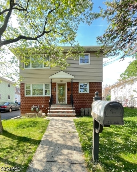 331 Boxwood Ct in Elizabeth, NJ - Building Photo