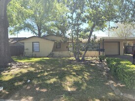 5934 Ridgeway Dr in Houston, TX - Building Photo