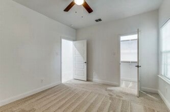 1945 Portland Ave in Fort Worth, TX - Foto de edificio - Building Photo