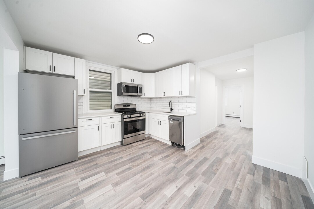 326 Ave E in Bayonne, NJ - Building Photo