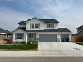 1860 SW Sharpshinned Ave in Mountain Home, ID - Building Photo