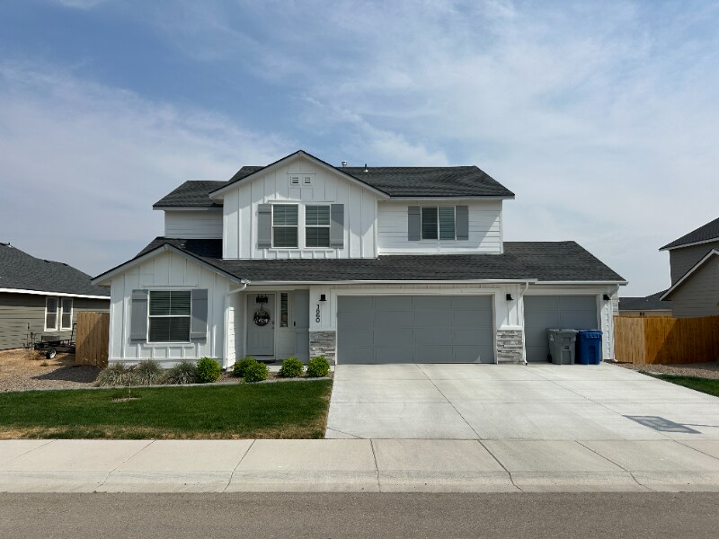 1860 SW Sharpshinned Ave in Mountain Home, ID - Foto de edificio