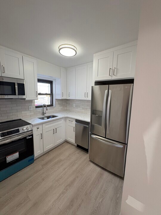 136 Albany Blvd, Unit 17E in Atlantic Beach, NY - Building Photo