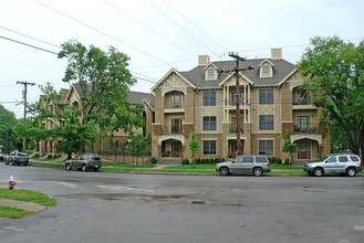 Park West Court in Nashville, TN - Building Photo - Building Photo