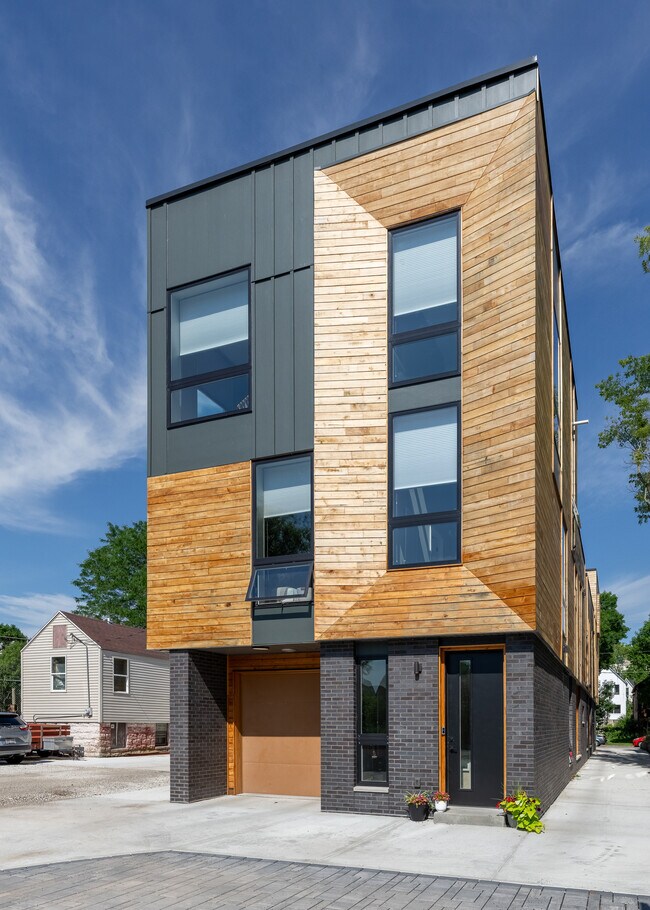 property at 1817 N Arlington Pl