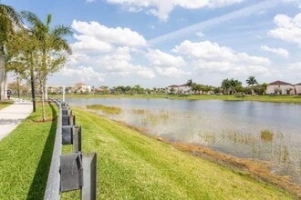17065 SW 94th Terrace in Miami, FL - Foto de edificio - Building Photo
