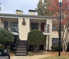 4362 Thunder Ford Dr in Stone Mountain, GA - Building Photo