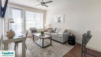 15950 Chase Hill Blvd in San Antonio, TX - Building Photo