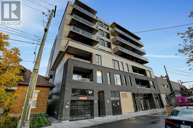 399 Winston Ave in Ottawa, ON - Building Photo - Building Photo