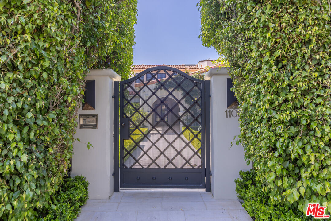 1109 Tower Rd in Beverly Hills, CA - Building Photo