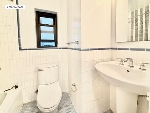 339 E 57th St in New York, NY - Building Photo - Building Photo