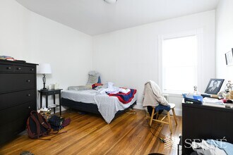 37 Magoun St, Unit 3 in Cambridge, MA - Building Photo - Building Photo