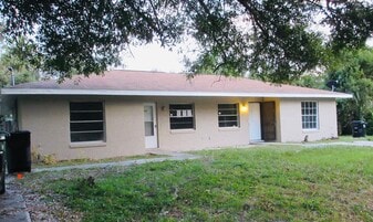 932 Beau Ct in Orange City, FL - Building Photo