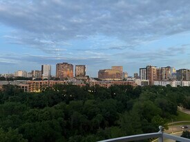 3225 Turtle Creek Blvd, Unit 1003 in Dallas, TX - Building Photo