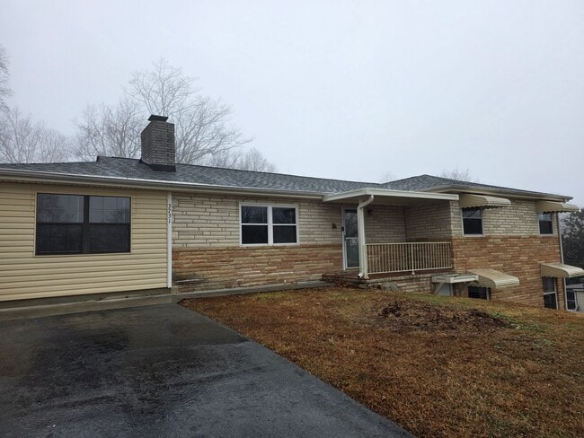 property at 3731 Knollwood Dr