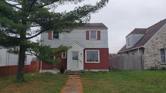 911 W Morgan Ave in Milwaukee, WI - Building Photo