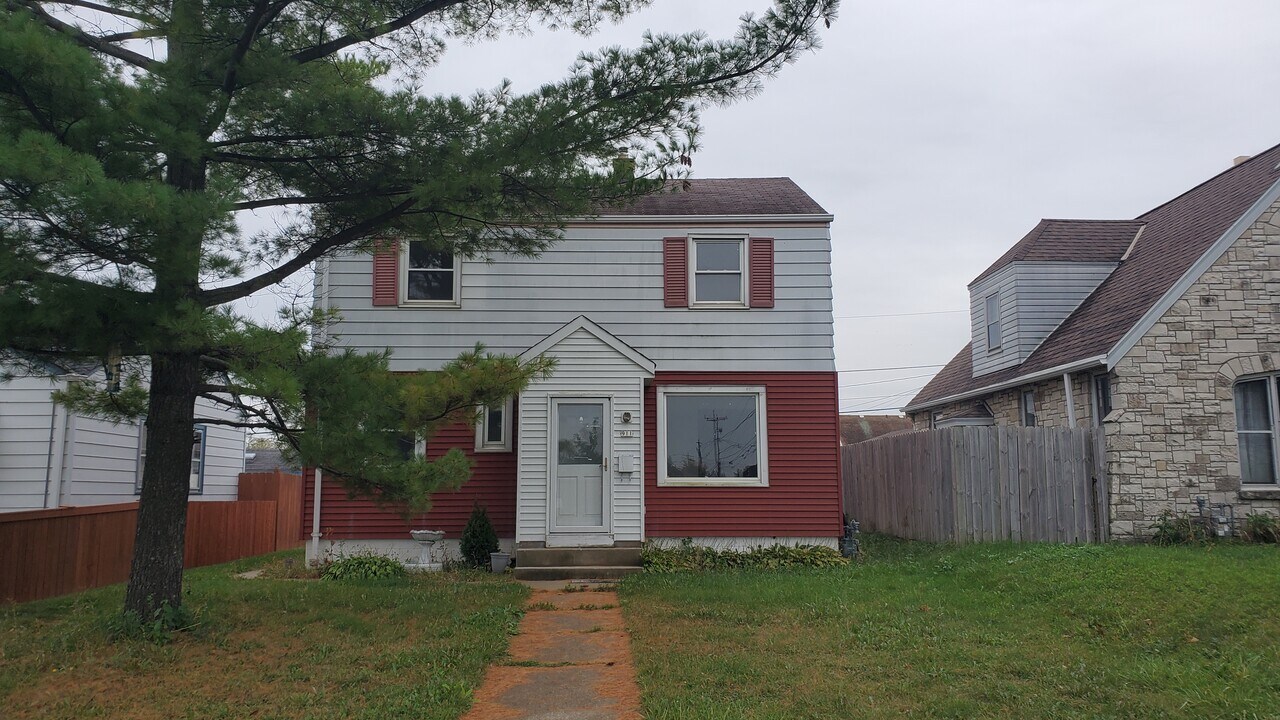 911 W Morgan Ave in Milwaukee, WI - Building Photo