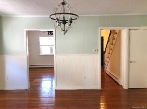 191 W Main St in Oyster Bay, NY - Building Photo - Building Photo