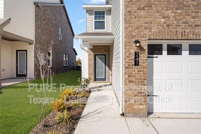 241 Berthe Ct in Cedar Hill, TX - Building Photo - Building Photo