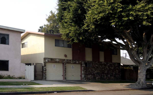 1137 Junipero Ave in Long Beach, CA - Foto de edificio - Building Photo