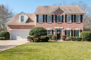 925 Briars Bend in Alpharetta, GA - Building Photo