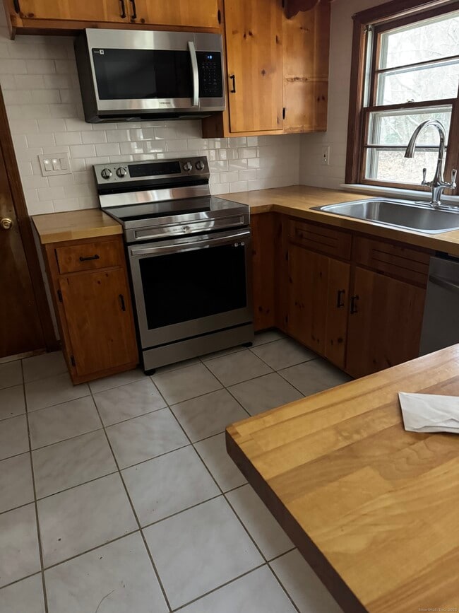 85 Mountain Rd in Norfolk, CT - Building Photo - Building Photo