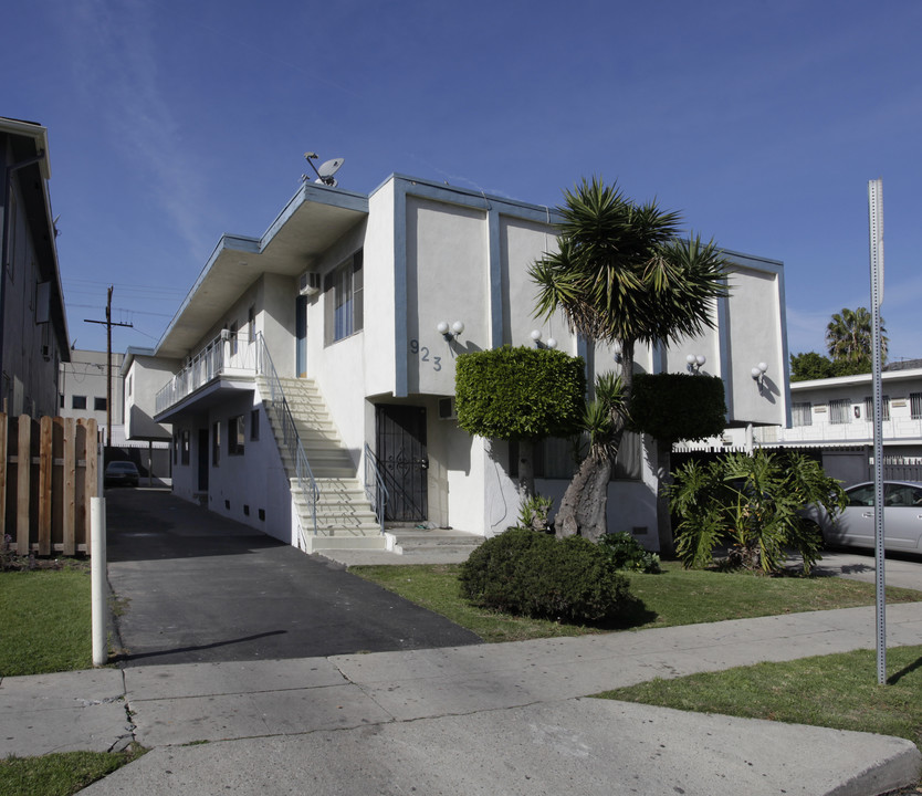 923 N Hudson Ave in Los Angeles, CA - Foto de edificio