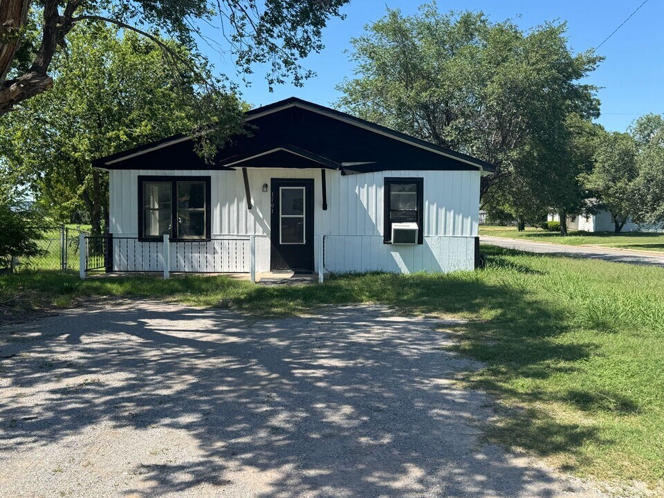 1701 SW Jefferson Ave in Lawton, OK - Building Photo