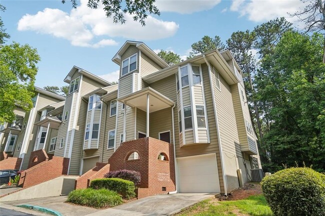 709 Ivy Green Ln SE