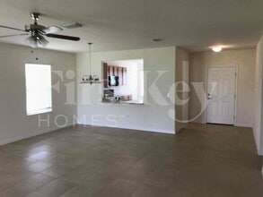 217 NW 9th St in Cape Coral, FL - Building Photo - Building Photo