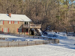 92 Potash Brook Rd in Chester, VT - Foto de edificio - Building Photo