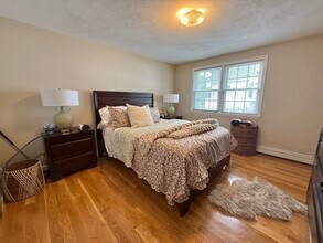 18 Dunstan St in Newton, MA - Building Photo - Building Photo